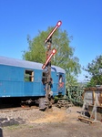 abgestellter Waggon mit Signal