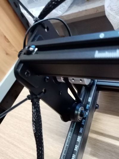 Kabelbinder am linken Motor
